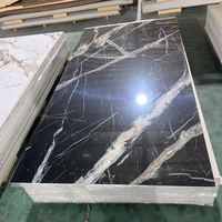Feuille de PVC à surface lisse, feuille décorative en PVC marbré pour panneau mural, utilisation intérieure