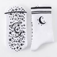 Chaussettes de Pilates antidérapantes pour femmes, petite quantité minimale de commande, vente en gros personnalisée, broderie sur mesure
