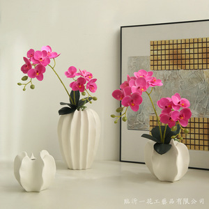 ดอกกล้วยไม้ฟาแลนนอปซิสประดิษฐ์จากไหมยี่ห้อ Yihua สำหรับตกแต่งบ้าน สไตล์โมเดิร์นมินิมอล สีขาวและม่วงแดง - Product Image 3