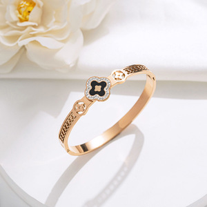 Bracelets sans ternissement Van Cleef & Arpels Trèfle à quatre feuilles en or 18 carats véritable pour femme - Product Image 4