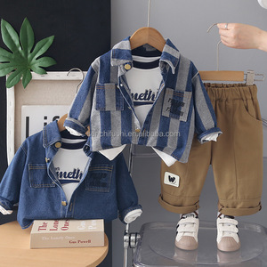 D3744 Camicia in Denim a Righe Verticali per Ragazzi, Primavera-Autunno, Stile Retrò, 100% Cotone, Completo Tre Pezzi, Nuova Collezione Bambini - Product Image 1