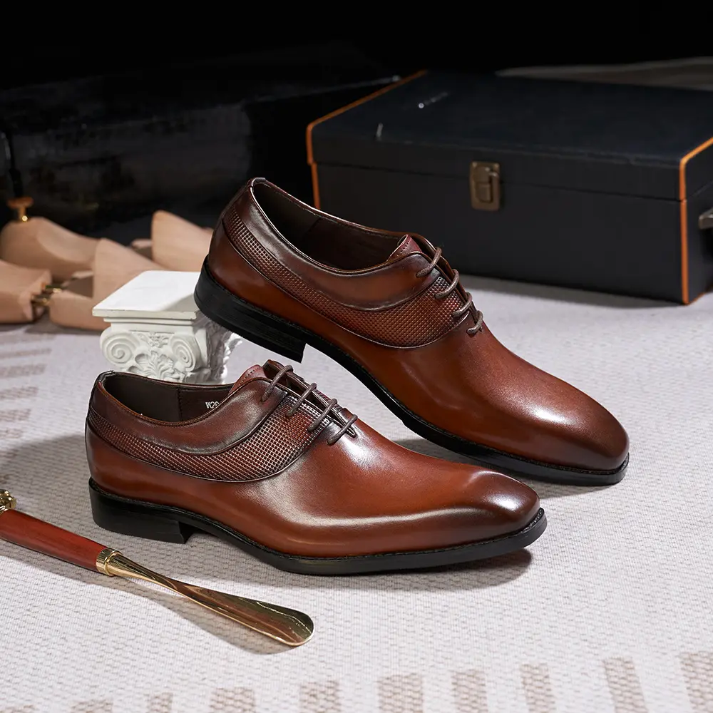 High-end marca de luxo moda sapatos masculinos de casamento 2023 novo pontudo Negócios casual sapatos de couro para homens