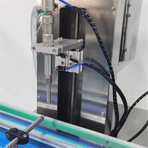 Machine d'étiquetage de capsulage de remplissage de liquide entièrement automatique pour bouteilles et bocaux Buses Machines rotatives Boissons - Product Image 4