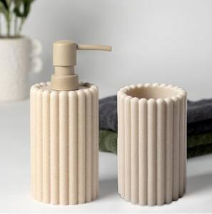 Juego de accesorios de baño de resina para decoración del hogar, accesorios modernos para baño y hotel - Product Image 6