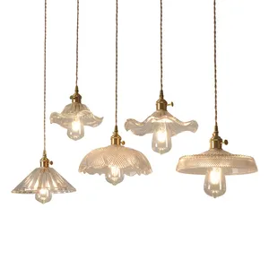 Lampe en verre et laiton rétro nostalgique de l'ancienne République de Chine, idéale pour les hôtels, les maisons d'hôtes, les bars, les cafés et les restaurants - Product Image 4