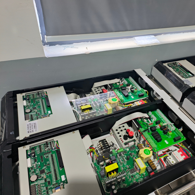 Modern Elevator Control System LE-800 Lift Control Cabinet for Apartment Use Steel Material 1 Year Warranty
