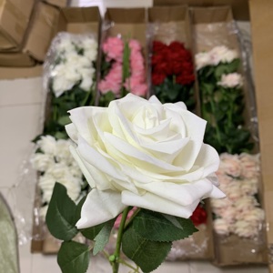 ورود صناعية K-0145 بملمس طبيعي - زهور اصطناعية تبدو حقيقية لديكور المنزل وتزيين طاولات حفلات الزفاف - Product Image 3