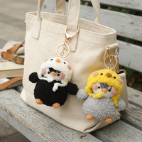 Porte-clés pingouin amigurumi mignon fait main en peluche au crochet, mini poupée animale 3D tricotée en polaire sherpa, breloque de sac, pendentif de sac à dos