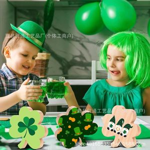 Adornos de Madera con Forma de Trébol para el Día de San Patricio, Material de Pino, Forma Irregular, Decoraciones de Escritorio, Artículos para Fiestas - Product Image 1