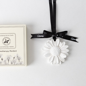 Nhà Máy Mới Được Thiết Kế Thạch Cao Thủ Công Mỹ Nghệ Biểu Tượng Tùy Chỉnh Hương Thơm Tinh Dầu Đất Sét Khuếch Tán Treo Thơm Đất Sét Khuếch Tán - Product Image 1