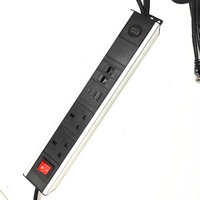 Prise intelligente personnalisée en alliage d'aluminium 3 du Royaume-Uni pour unité de distribution d'alimentation PDU à montage en rack avec port de données USB-C