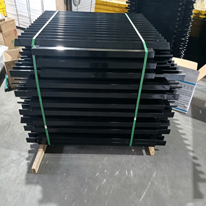 Clôture de <span class=keywords><strong>jardin</strong></span> à lames verticales en aluminium <span class=keywords><strong>composite</strong></span>, design moderne populaire, revêtement noir en poudre - Product Image 6