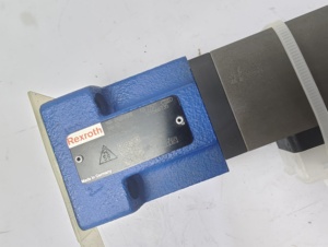 Contrôleur de débit proportionnel hydraulique Rexroth R900937870 2FRE6B-2X/25QK4MV - Product Image 1