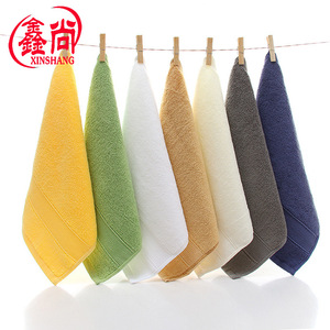 Toalla cuadrada de algodón peinado Xinshang de 35x35 cm, absorbente y sin pelusas, para hoteles y casas de huéspedes. - Product Image 3