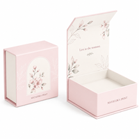 Boîte cadeau élégante en forme de livre en carton de 2 mm, couleur rose blush, toucher doux, avec logo personnalisé pour l'emballage de bijoux