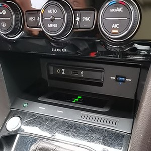 Chargeur sans fil de <span class=keywords><strong>voiture</strong></span> pour <span class=keywords><strong>Volkswagen</strong></span> <span class=keywords><strong>Tiguan</strong></span> MK2 2018 2022 <span class=keywords><strong>support</strong></span> de téléphone charge rapide accessoires intérieurs de charge mobile - Product Image 1