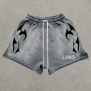 กางเกงขาสั้นลำลองผู้ชายลายพิมพ์สไตล์วินเทจ ผ้าเฟรนช์เทอร์รี่ฟอกสีซีดแบบย้อนยุค สวมใส่สบาย ทรงกลาง  โลโก้แบบกำหนดเอง ลายสไตล์สตรีท - Product Image 1