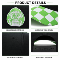 Casquette de baseball personnalisée en sergé noir à 6 panneaux, visière à motif damier, patch brodé personnage de dessin animé, accent vert lime, vente en gros
