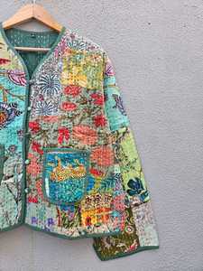 Veste en coton réversible à col en V style vintage, veste patchwork, veste florale, veste vintage faite à la main pour femmes, manteau d'hiver - Product Image 4