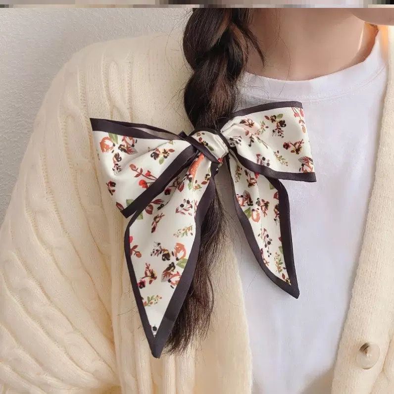 Bordure noire fleur fragmentée