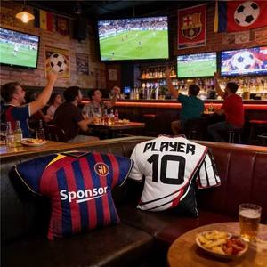 Almohada Moderna con Logotipo Personalizado de Fábrica, Almohada Deportiva con Diseño de Jersey, Ecológica, Impresa con el Logotipo del <span class=keywords><strong>Barcelona</strong></span>, Artículos Promocionales, Decoración del Hogar y Regalos para Fanáticos - Product Image 4