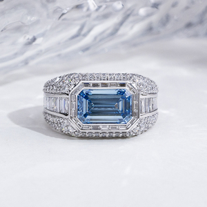 Bague de fiançailles MSR-2184 PT950 avec diamant bleu taille émeraude et accents de diamants pour femme, style luxueux - Product Image 1