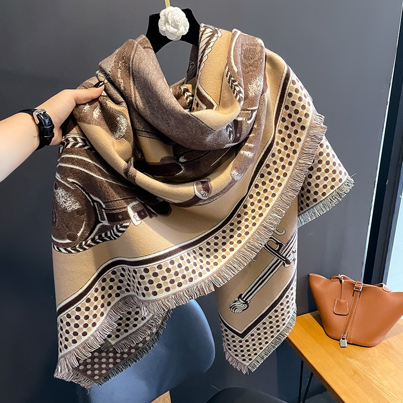 2024年 美品 Regal Wool Silk Trim Cardi 2024 Korean Style Classic Carriage Scarf - 132x134cm
