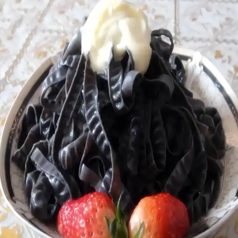 . .. Pasta kacang hitam terbang dari rak kualitas tinggi Permukaan Makanan Sehat nutrisi