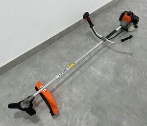 เครื่องตัดหญ้าแบบสะพายบ่า ยี่ห้อ CUSTOM BRAND 2 แรงม้า 52 ซีซี เครื่องยนต์เบนซิน 2 จังหวะ รุ่น Rocadeira - Product Image 2