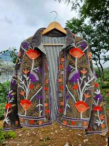 Chaqueta de terciopelo con bordado Suzani hecho a mano, chaqueta Suzani, ropa de invierno, abrigo para mujer, regalo para ella - Product Image 2