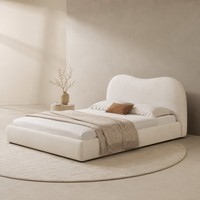 Lit plateforme en sherpa crème avec tête de lit capitonnée pour mobilier de chambre B2B