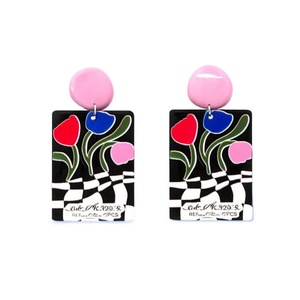 Orecchini in acrilico dipinti a quadretti bianchi e neri con design floreale, orecchini pendenti, gioielli alla moda - Product Image 1