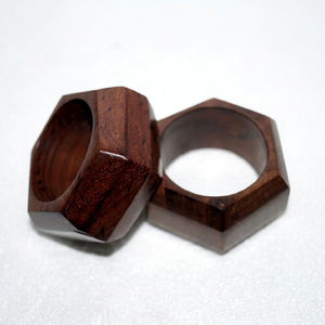 Anneaux de serviette en bois géométriques de 5 cm de large, décoration de table moderne, design durable pour mariage - Product Image 1