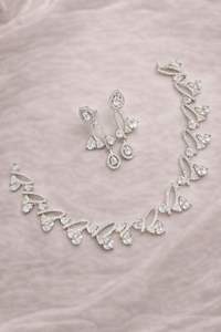 Ensemble de bijoux de mariée élégant en diamants américains - Collier et boucles d'oreilles classiques en deux pièces pour femmes et filles - Product Image 5