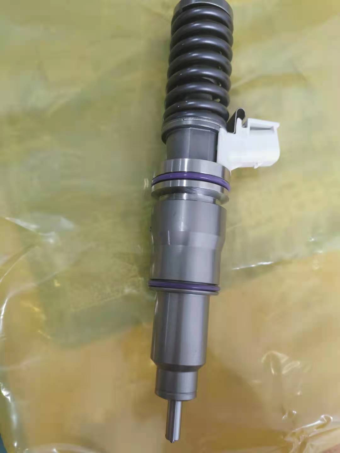 common rail injector 20555521 BEBE4D04002 for volvo /Renault trucks MD11 diesel injector nozzle 20555521 BEBE4D04002 L210PBC