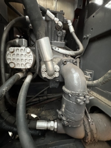 Excavatrice sur chenilles Hitachi EX100W d'occasion, fabrication japonaise, modèle 2020, excellent état, engin de construction, moteur, boîte de vitesses, pompe, PLC - Product Image 5