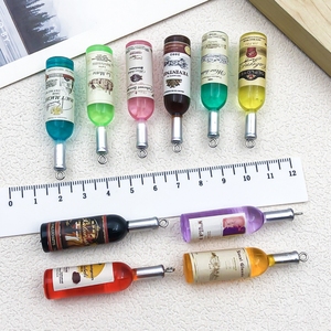 Pendentifs en résine en forme de bouteille de vin pour la fabrication de bijoux (boucles <span class=keywords><strong>d</strong></span>'oreilles, colliers, bracelets, porte-clés) 51x12x12mm - Product Image 3