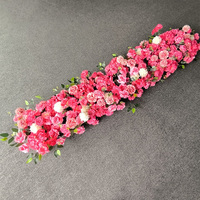 Décoration d'arche florale de table de mariage transfrontalière, Composition florale au sol en rangée longue, Arche florale de table