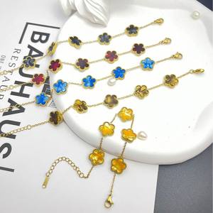 Collar de trébol de cinco hojas de flor de moda de acero inoxidable de tres piezas más vendido, colgante con borde cruzado chapado en oro - Product Image 2