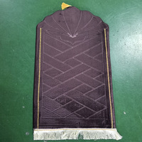 Tapis de prière en flanelle épaisse en gros, tapis de prière islamique gaufré, tapis de prière confortables et doux, tapis de prière en mousse à mémoire de forme