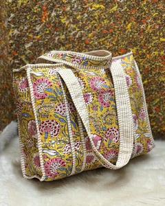 Bolso tote acolchado de algodón con estampado floral indio hecho a mano, bolso de hombro de tela amarilla, bolso de compras estético para el verano - Product Image 2