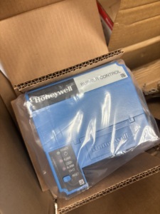 Unidad de Control de Quemador Honeywell 7800 RM7823A1016, Módulo de Relé 120 V CA 50/60 Hz para Quemador de Gas, Disponible en Stock - Product Image 6