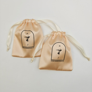 Sac à cordon en satin personnalisé avec logo pour sous-vêtements, lingerie, emballage de cheveux, pochette en satin de soie, sacs cadeaux en gros - Product Image 4