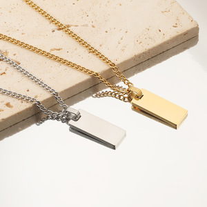El collar <span class=keywords><strong>de</strong></span> cadena lateral con colgante rectangular <span class=keywords><strong>de</strong></span> acero inoxidable es simple y versátil para parejas, puede ser DIY y grabado - Product Image 1