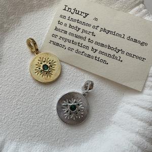 Colgante Retro de Lujo en Plata de Ley S925 con Circonita Verde, Diseño Vintage en Relieve, Joyería con Piedra Principal de Perla-Platino - Product Image 1