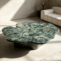 Table basse de luxe en pierre de style italien moderne, motif feuille de lotus, en marbre vert naturel, écologique, pour grande villa et salon.