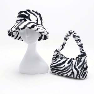 Sombrero de Pescador de Felpa con Estampado de Cebra para Mujer, Invierno 2022, Superventas, con Bolsa a Juego para Uso Diario, Fiestas y Viajes - Product Image 6