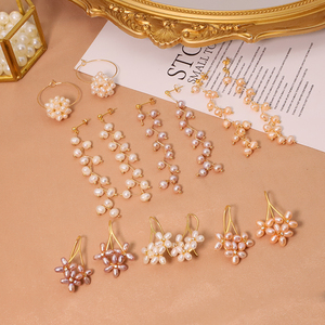 Nuovi <span class=keywords><strong>Orecchini</strong></span> Pendenti con Perle Naturali, Placcati in <span class=keywords><strong>Oro</strong></span> 18K, Design Coreano a Forma di Fiore per Donna, Vendita all'Ingrosso - Product Image 2