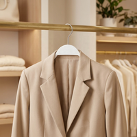 Cintres en plastique PP blanc antidérapants et écologiques avec rainures, 45 cm, pour vêtements, idéaux pour les armoires et les boutiques.