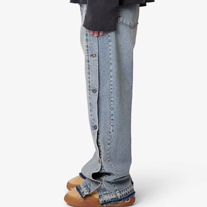 Pantalon en denim 100% coton, coupe évasée, bleu moyen délavé, style baggy, avec boutons - Product Image 4